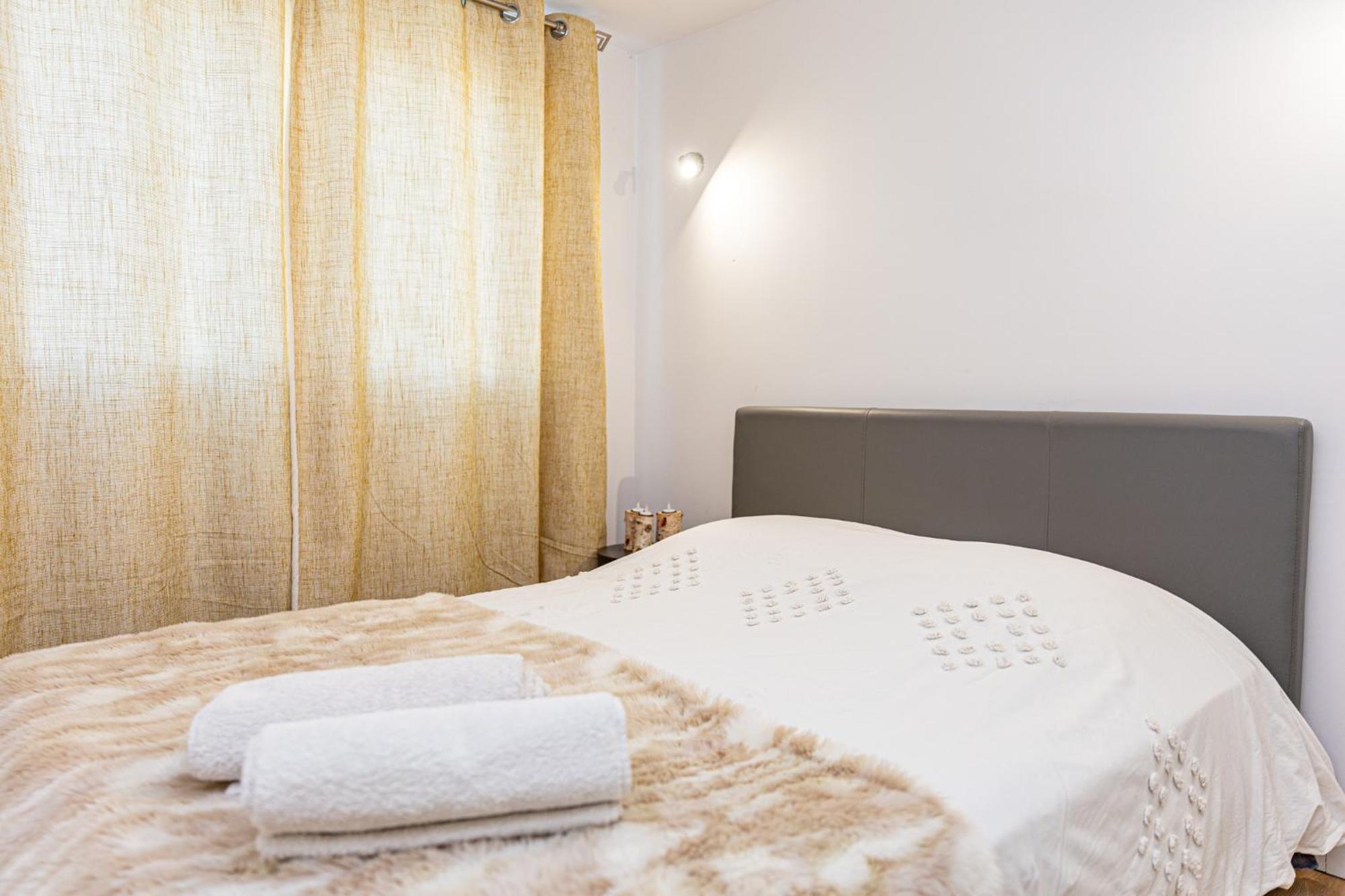 La Nuit Etoilee Aparthotel Saint-Martin-de-Crau Ngoại thất bức ảnh